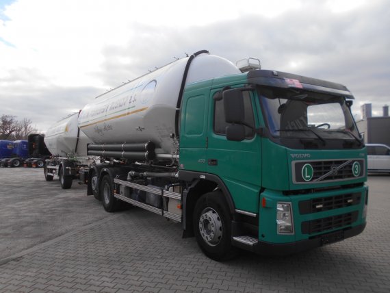 VOLVO FM 12 400 6X2 + Príves na prepravu potravin - múky
