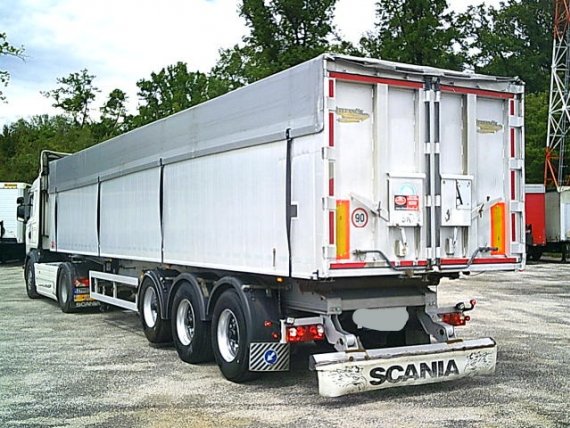 GT FRUEHAUF BENALU ALU 51m3 Váha 6700kg