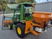JOHN DEERE Traktor 2032 R HST Radlica + posyp na sůl
