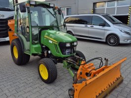 JOHN DEERE Traktor 2032 R HST Radlica + posyp na sůl